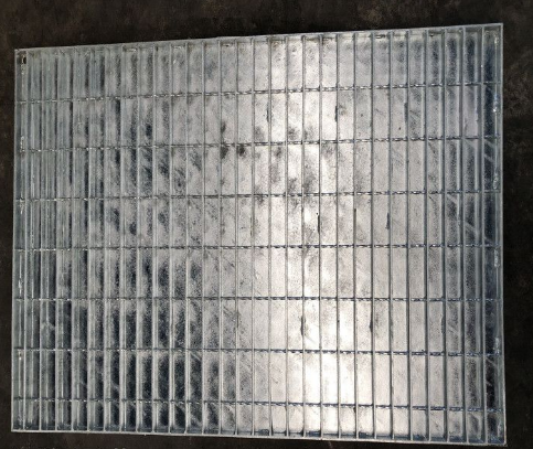   复合钢盖板，3mm厚带肋镀锌花纹钢盖板生产厂家
